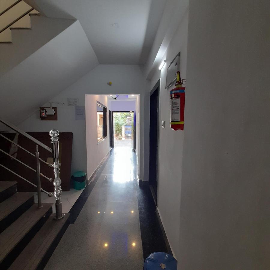 Garden Guest House Near Rene Tower Ruby General Hospital كولكاتا المظهر الخارجي الصورة