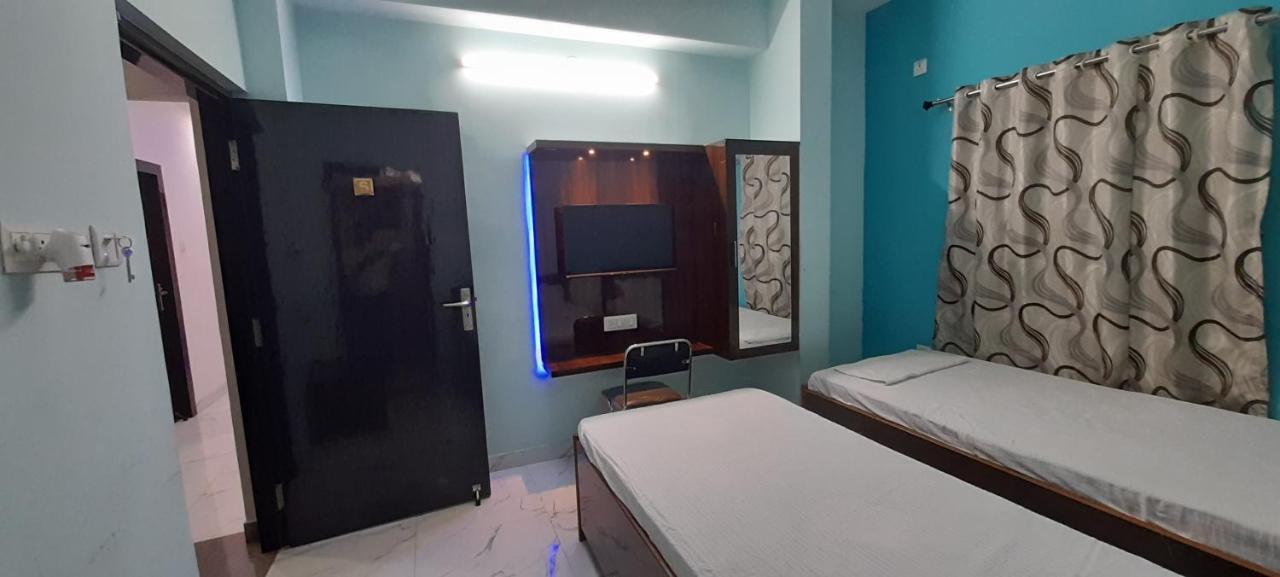 Garden Guest House Near Rene Tower Ruby General Hospital كولكاتا المظهر الخارجي الصورة