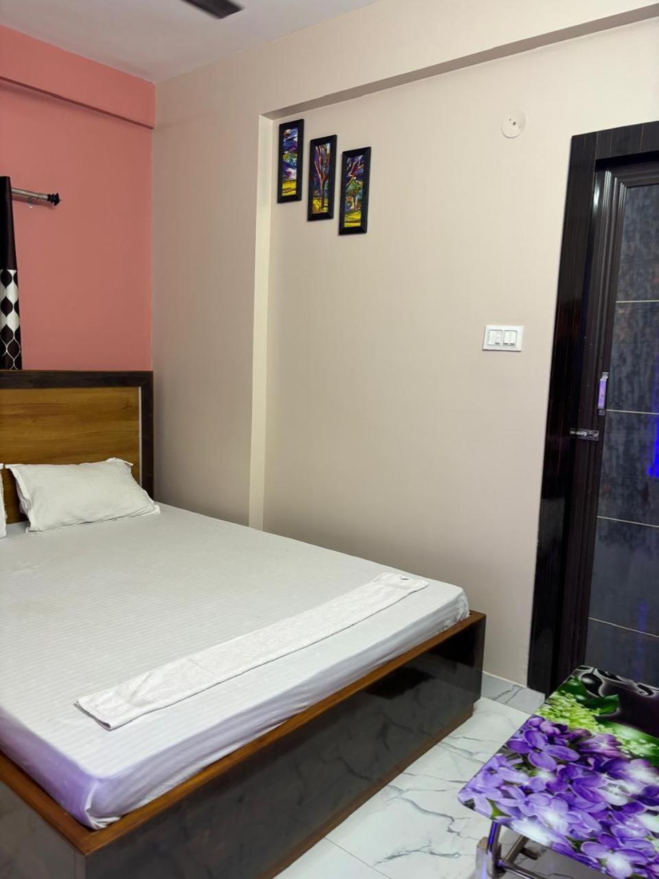 Garden Guest House Near Rene Tower Ruby General Hospital كولكاتا المظهر الخارجي الصورة