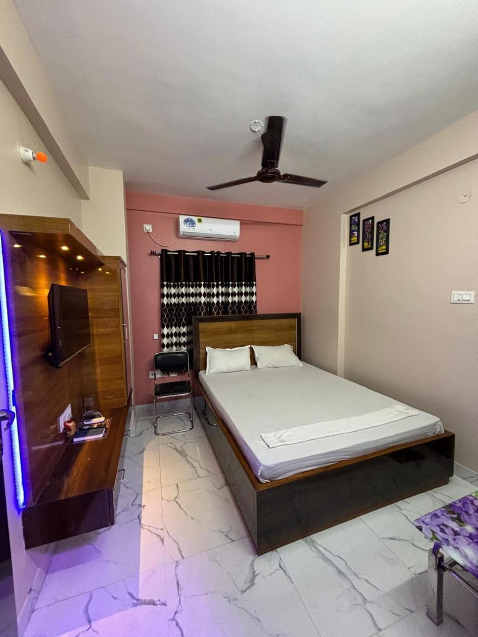 Garden Guest House Near Rene Tower Ruby General Hospital كولكاتا المظهر الخارجي الصورة